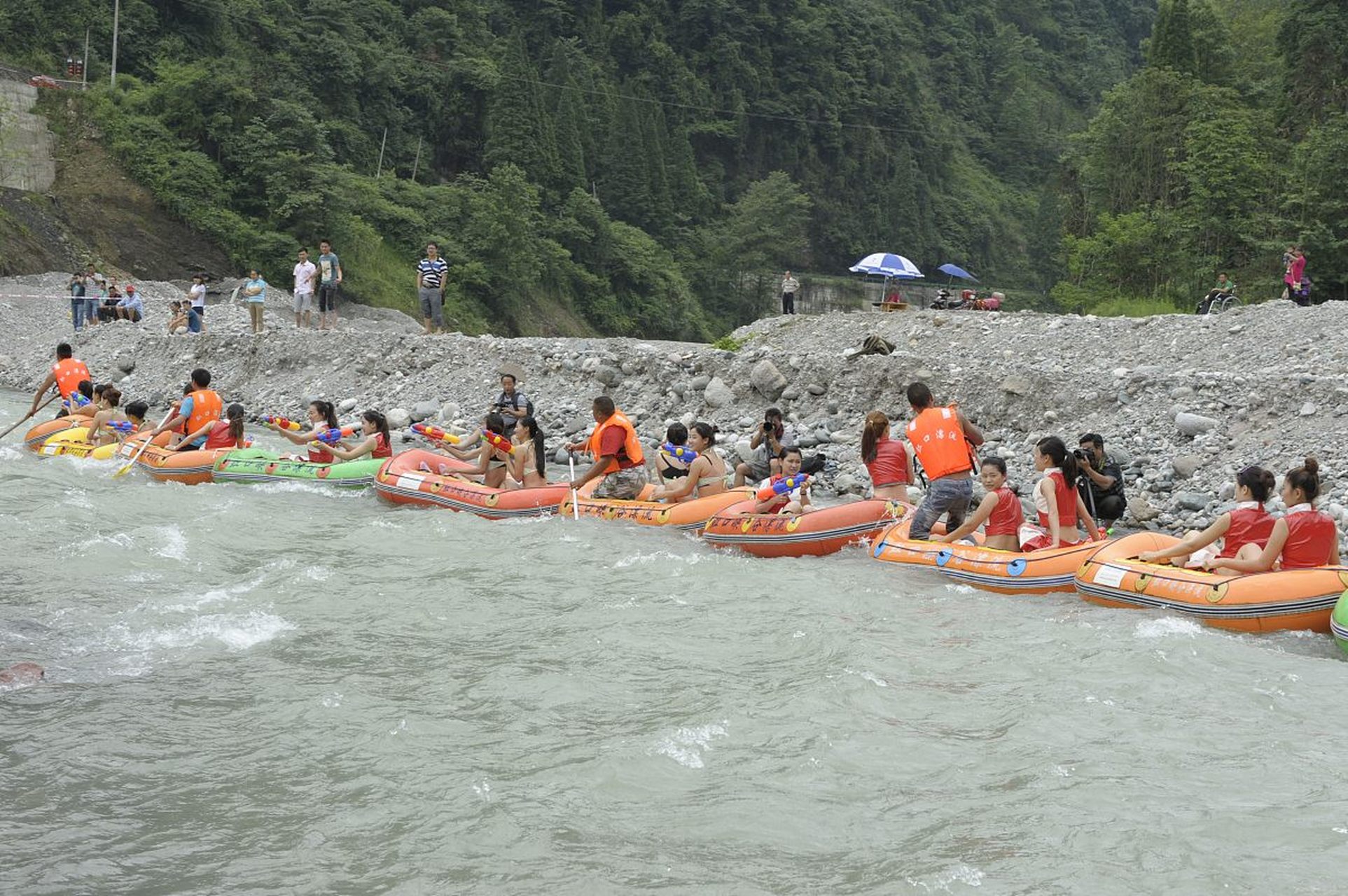 国际漂流赛,激流勇进彰显勇气与技巧的简单介绍 国际漂流赛,激流勇进彰显勇气与技巧的简单介绍