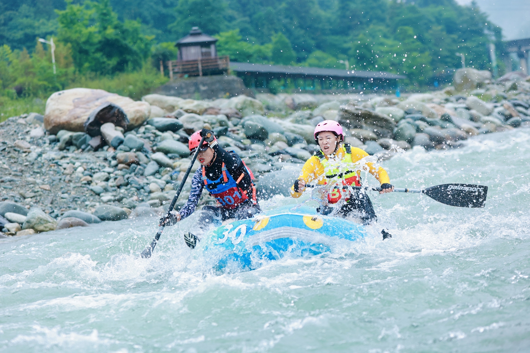 国际漂流赛,激流勇进彰显勇气与技巧的简单介绍 国际漂流赛,激流勇进彰显勇气与技巧的简单介绍