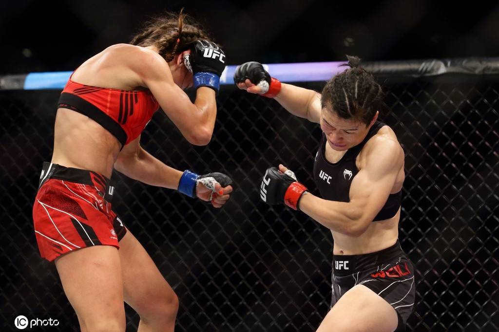 爱游戏中国官方网站平台-关于赛场焦点：张伟连续命中3个三分快速拉开比分！的信息