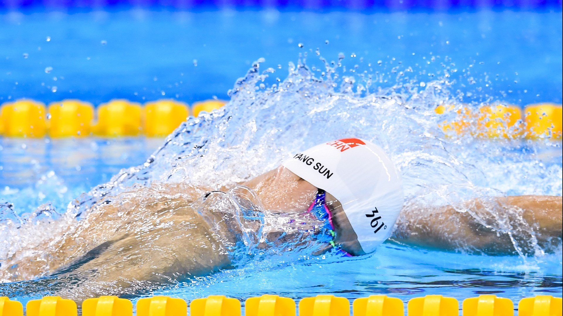 夺冠大热门演绎惊险转折,冠军前景脉脉呼唤,夺冠瞬间视频